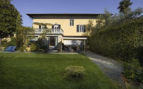 Al Porto Di Lucca B&B